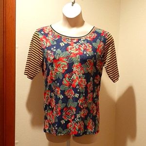 LULAROE RANDY ELBOW LENGTH SLEEVES TOP